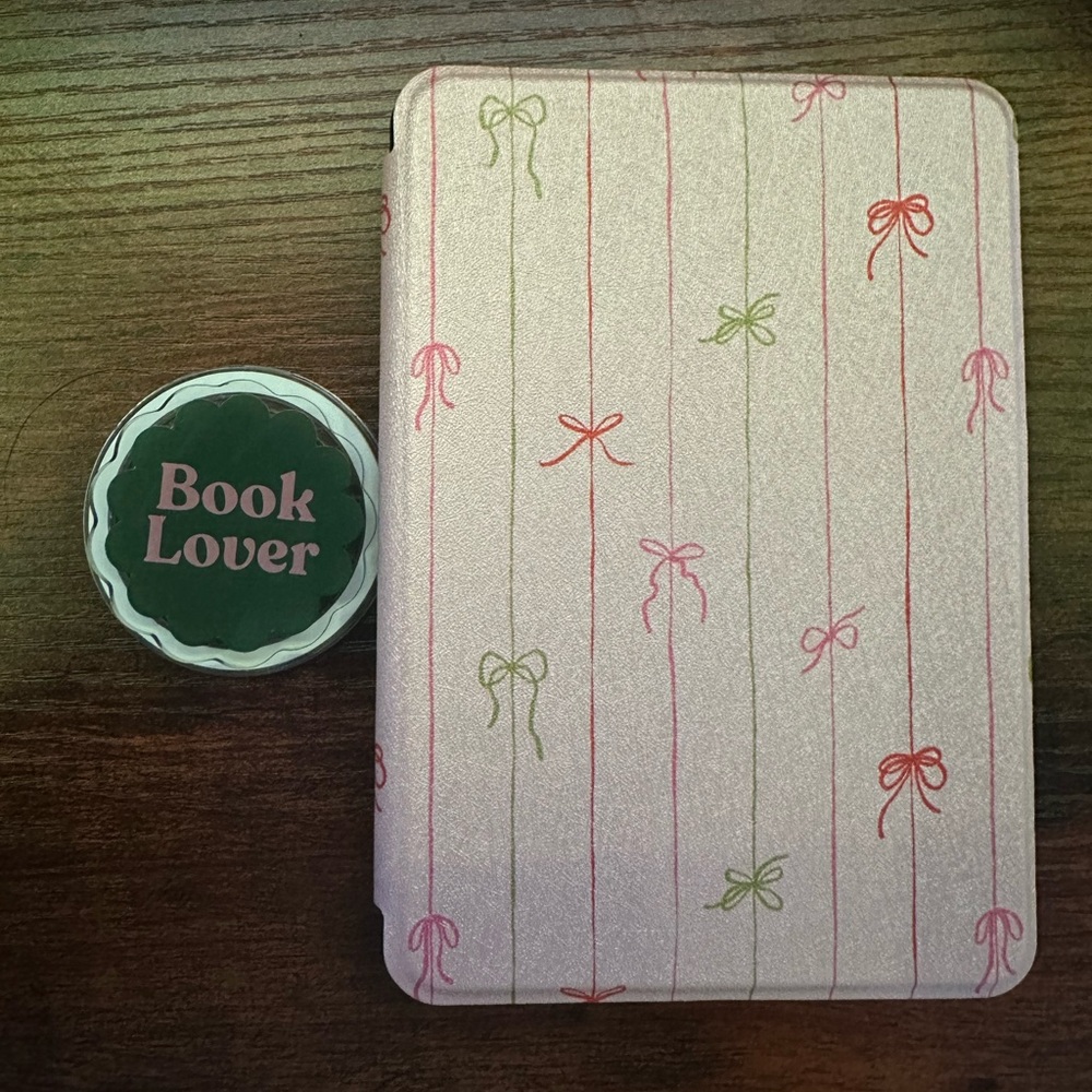 Kindle Cover and Mag-safe pop socket